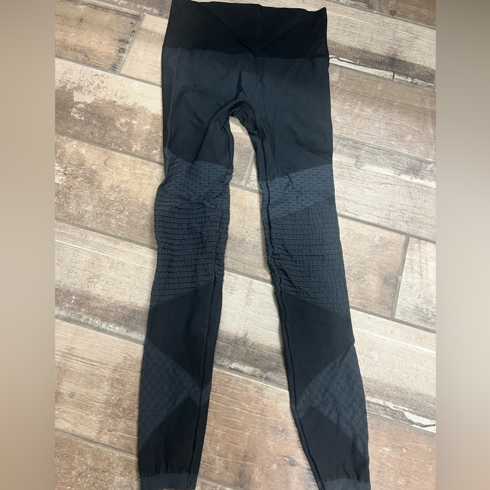 Spanks work out leggings size medium